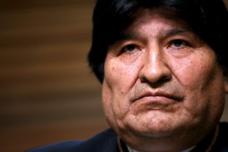 Nuevo líder desafía a Evo Morales y se postula para la presidencia
