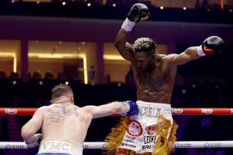 Canelo Álvarez conquista el título absoluto de súper medianos