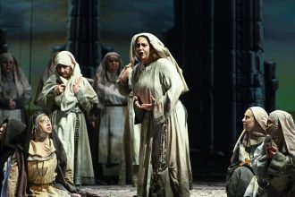 Il Trittico de Puccini: Controversia y Brillantez en el Escenario