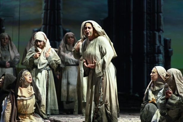 Il Trittico de Puccini: Controversia y Brillantez en el Escenario