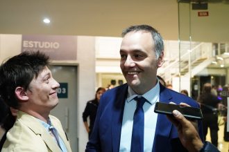 Adorni responde con firmeza al desprecio del vocero presidencial