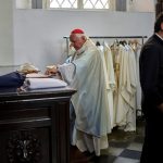 ¿Busca Macron un Papa francés? Cenas con cardenales en el Vaticano