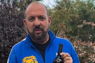 San Luis: Diputado de LLA sortea vinos y camisetas por votos