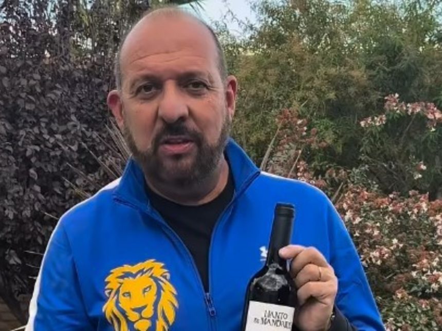 San Luis: Diputado de LLA sortea vinos y camisetas por votos
