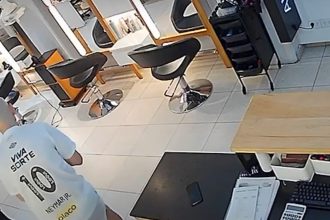Capturan al ladrón que arrastró a una mujer en Palermo: ¡su camiseta lo delató!
