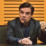 Rovira cede: Cambia voto de senadores a pedido de Milei