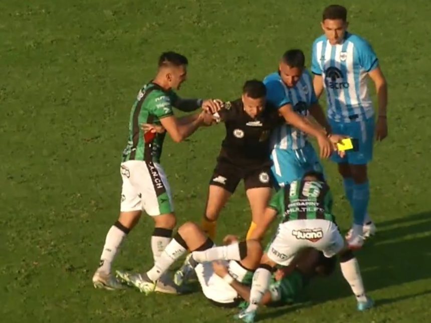 Impactante lesión de Stefano Callegari, capitán de Nueva Chicago