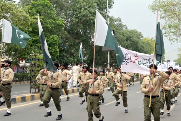 Intensos Combates Nocturnos: India y Pakistán Rompen el Alto el Fuego