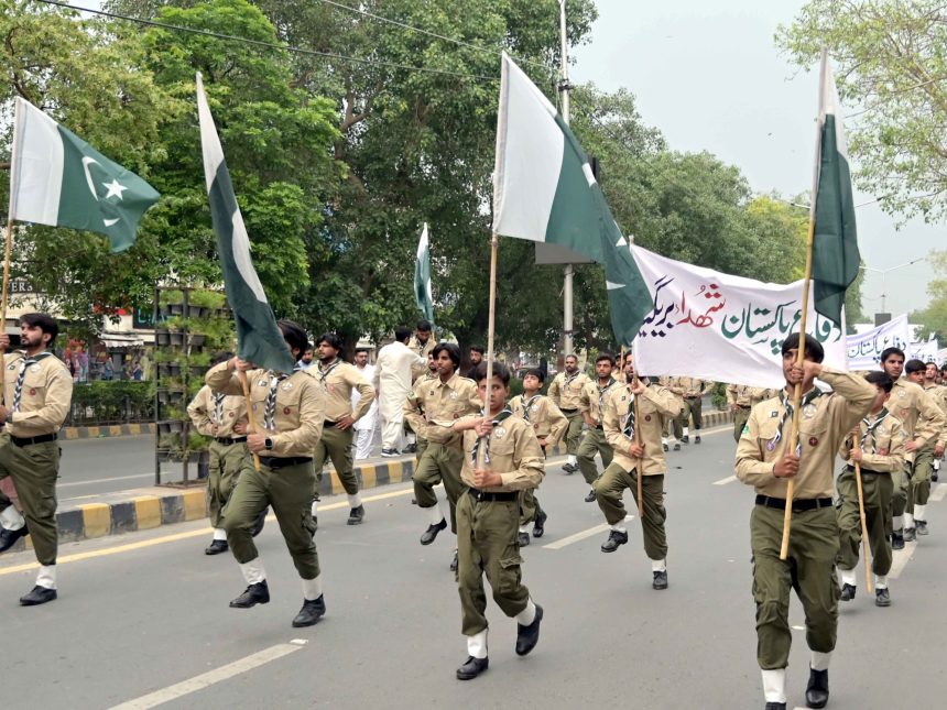 Intensos Combates Nocturnos: India y Pakistán Rompen el Alto el Fuego