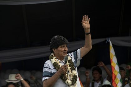 Evo Morales marcha hacia La Paz para inscribir su candidatura presidencial
