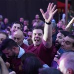 Conflicto en el Cierre Libertario: Empujones y Reclamos de Pagos
