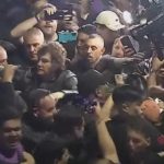 Roban celular a movilero durante el cierre de campaña de Adorni