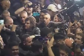 Roban celular a movilero durante el cierre de campaña de Adorni
