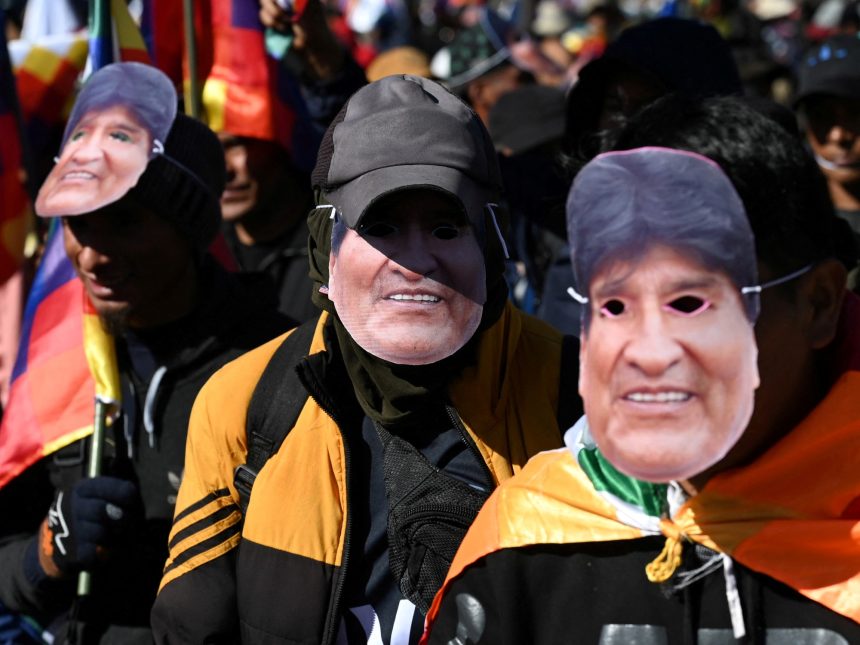Advertencia a Evo Morales: Caravana en Bolivia termina en caos