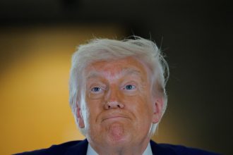 Trump desafía a Walmart: ¡Baja precios o enfréntate a las consecuencias!