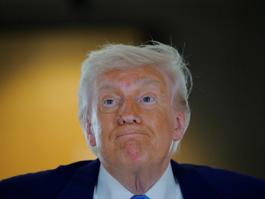 Trump desafía a Walmart: ¡Baja precios o enfréntate a las consecuencias!