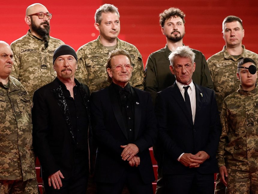 Cannes 2025: Bono brilla en una noche nublada y cautiva a todos