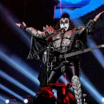 ¡Vive un día con Gene Simmons de Kiss por $12,000! Descubre cómo