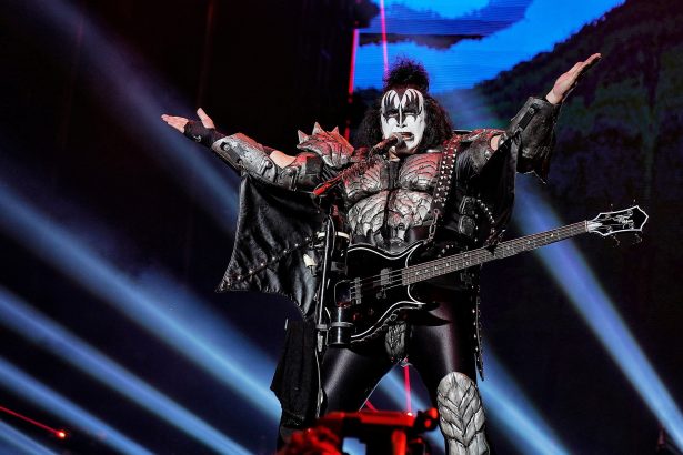 ¡Vive un día con Gene Simmons de Kiss por $12,000! Descubre cómo