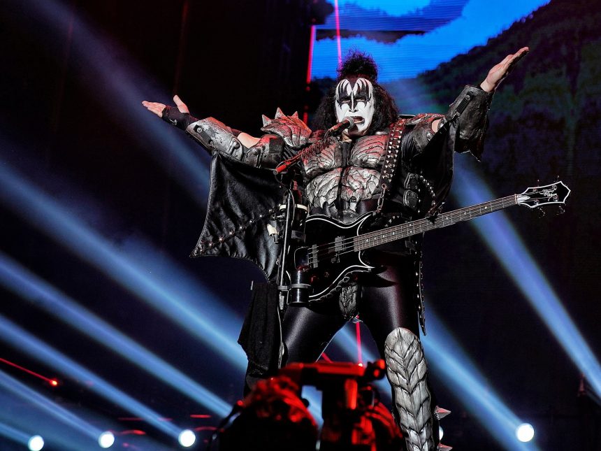 ¡Vive un día con Gene Simmons de Kiss por $12,000! Descubre cómo