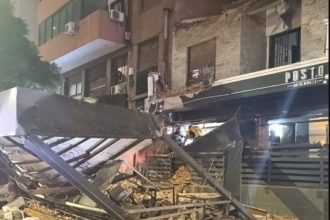 Tragedia en Córdoba: colapso de hostel deja un muerto bajo escombros