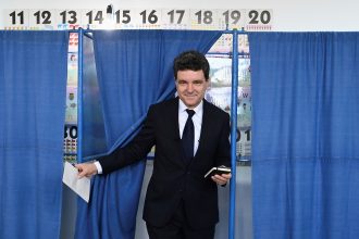 Rumania: Candidato proeuropeo lidera en encuestas frente a extrema derecha