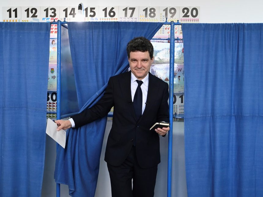 Rumania: Candidato proeuropeo lidera en encuestas frente a extrema derecha