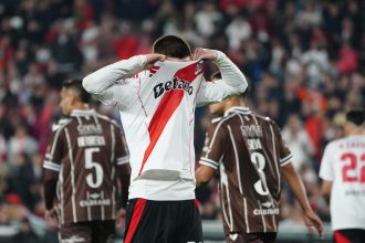 Platense hace historia: elimina a River en penales tras error arbitral