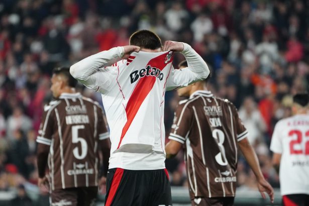 Platense hace historia: elimina a River en penales tras error arbitral