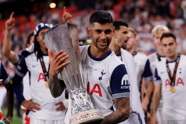 Cuti Romero: MVP de la Europa League y trofeos con el Tottenham