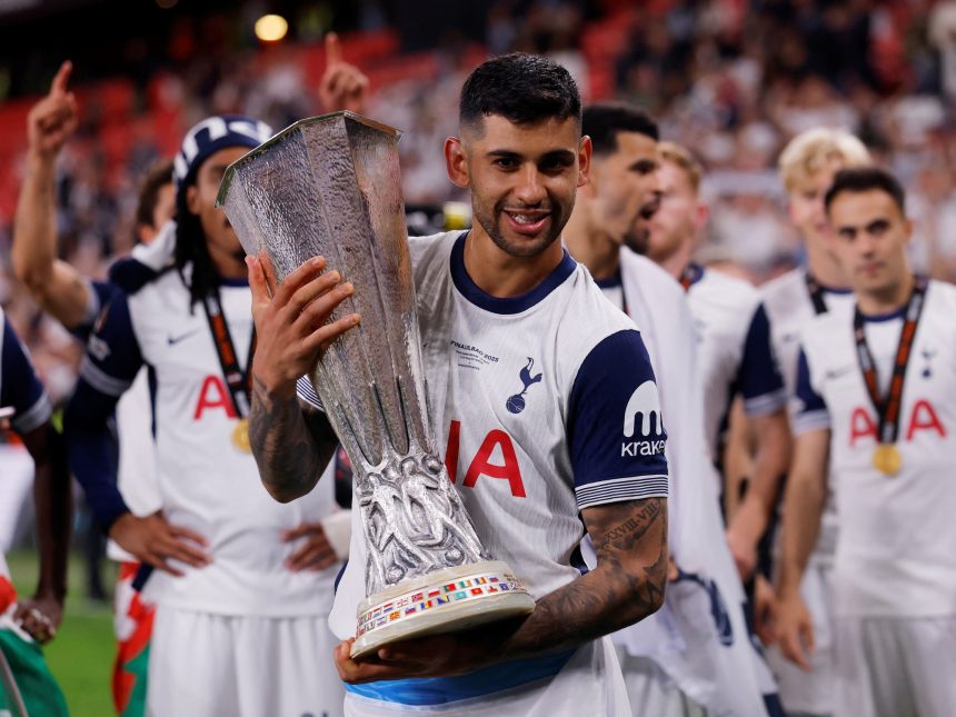 Cuti Romero: MVP de la Europa League y trofeos con el Tottenham