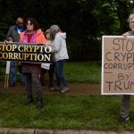 Trump: Cena exclusiva con inversores de su criptomoneda y beneficios personales