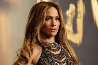AMAs 2025: Horario y dónde ver la ceremonia en vivo hoy