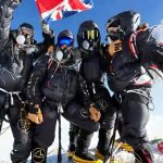 ¿El futuro del montañismo? Escalar el Everest en días con gas