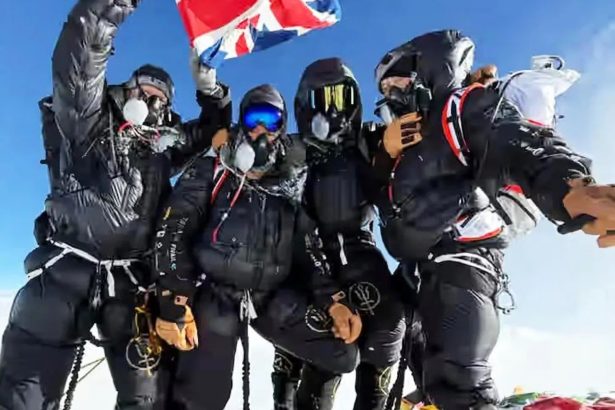 ¿El futuro del montañismo? Escalar el Everest en días con gas