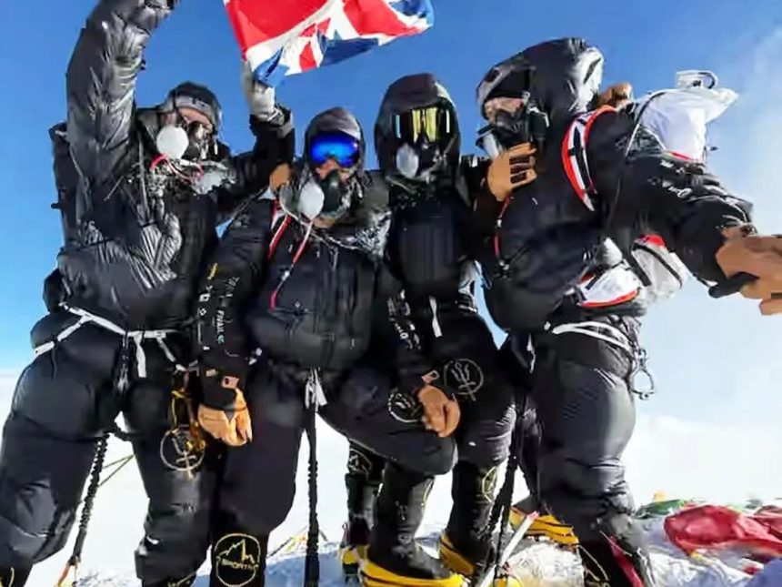 ¿El futuro del montañismo? Escalar el Everest en días con gas