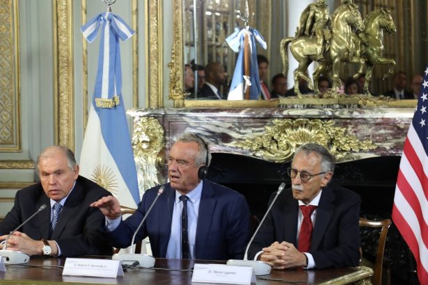 El Ministro Lugones y Robert Kennedy Jr.: Eficacia de Vacunas en Debate