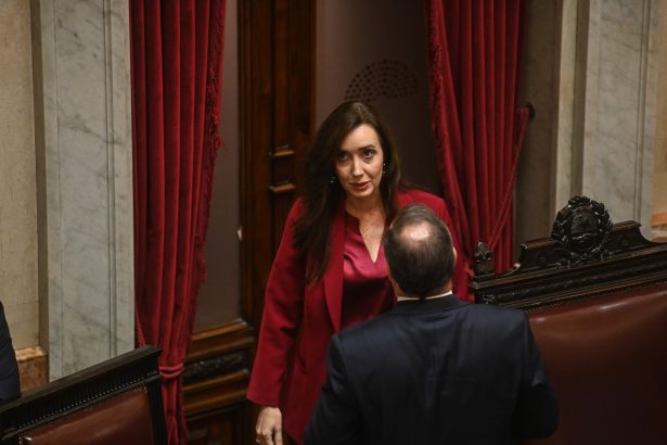 Villarruel nombra a ex militar acusado de encubrir crímenes en el Senado