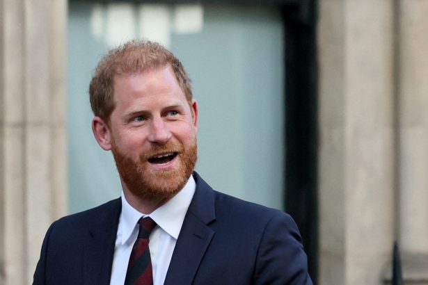 El príncipe Harry sorprende en China para impulsar el turismo sostenible