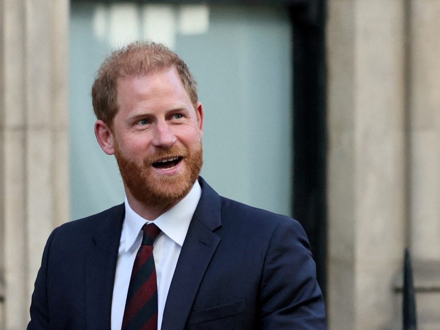 El príncipe Harry sorprende en China para impulsar el turismo sostenible