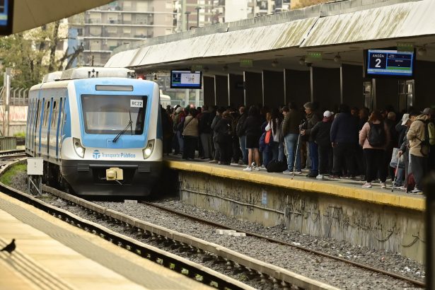 Interrupción en el Ferrocarril Sarmiento: Estación Once Cerrada 3 Horas