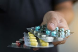 ANMAT Retira del Mercado Más de 90 Medicamentos: ¡Descubre Por Qué!