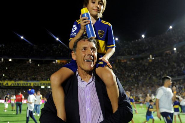 Miguel Ángel Russo inicia su labor en Boca, pero aún se mantiene en la sombra