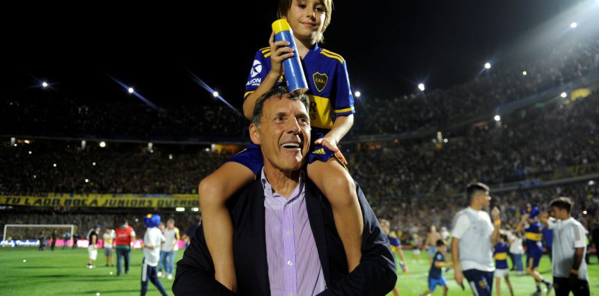 Miguel Ángel Russo inicia su labor en Boca, pero aún se mantiene en la sombra