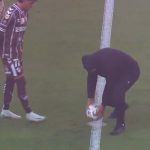 Un encapuchado roba la pelota: un duro golpe a la piratería