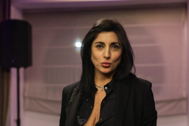 Elecciones 2025: Diputada libertaria promete ‘pintar de violeta’ Argentina