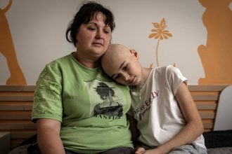 Una niña valiente enfrenta la guerra: su lucha por sobrevivir