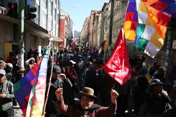 Campesinos bolivianos exigen renuncia de Arce y retorno de Morales