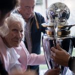 Platense campeón: emotiva sorpresa a una abuela de 98 años