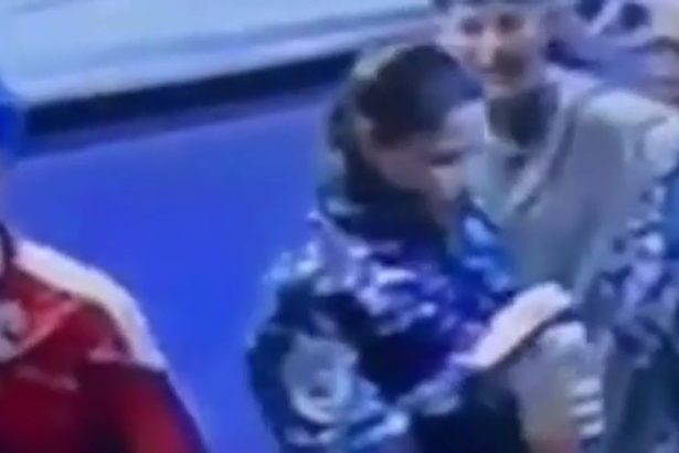 Policías suspendidos tras viralizarse video en boliche: el local responde